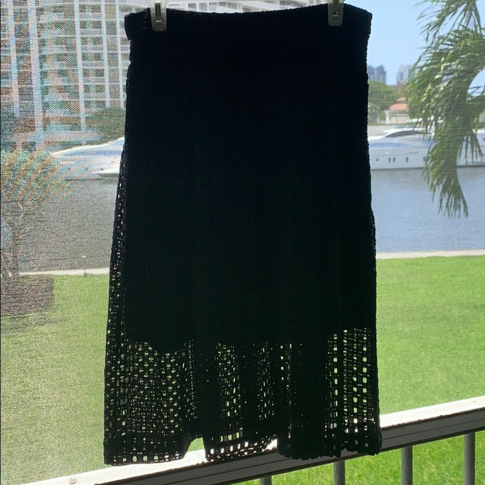 NY & Co full pleaded skirt in black lace Lined
